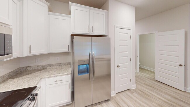 Building Photo - 710-E Giese Ln