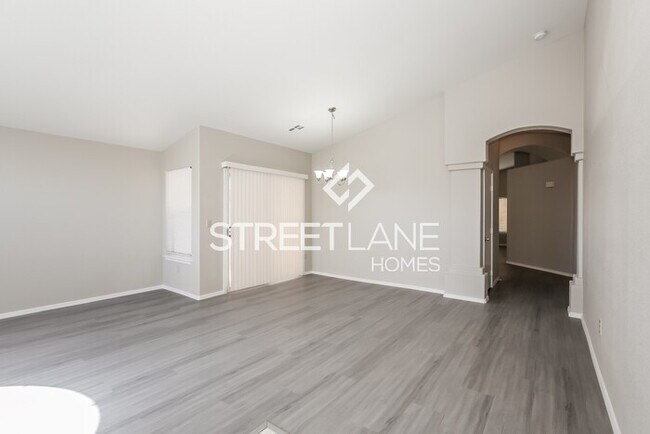 Foto del edificio - SUMMER SPECIAL! NOW OFFERING FIRST FULL MO...
