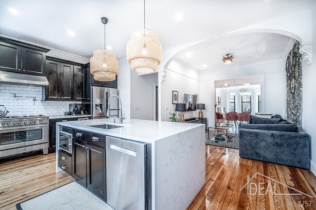 Building Photo - 190 Brooklyn Avenue #1R