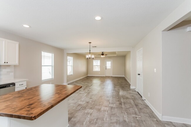 Foto del edificio - 8963 Oakwood Park