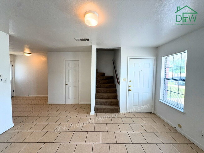 Photo - 807 W Walnut St Townhome