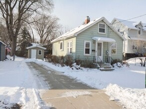 Building Photo - 1107 5th Ave NW