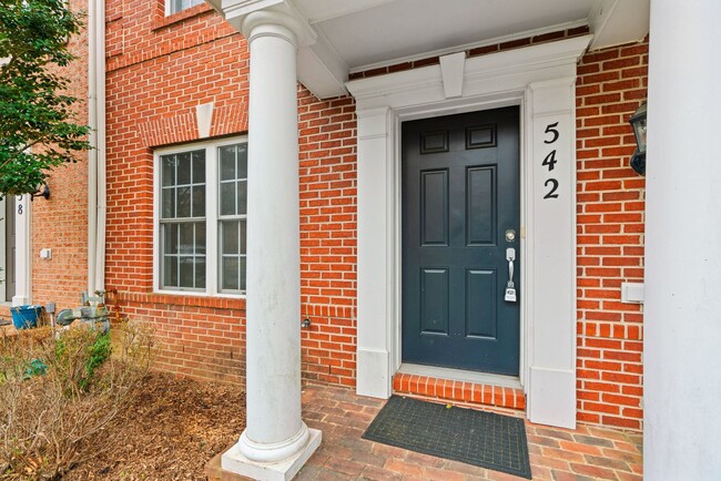 Building Photo - 3 Bed 2.5 Bath - Gaithersburg Townhouse - ...