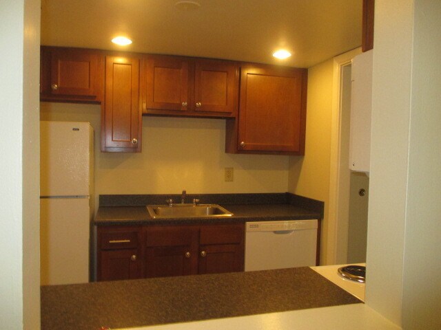 Building Photo - TRENT 557