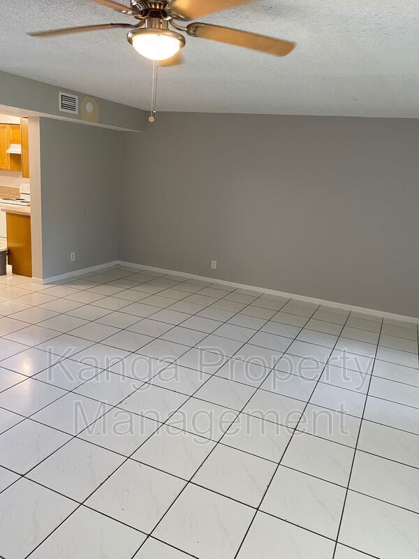 Foto del edificio - 11429 NW 35th St