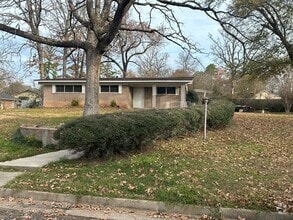 Building Photo - 1105 Azalea Dr
