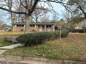 Building Photo - 1105 Azalea Dr