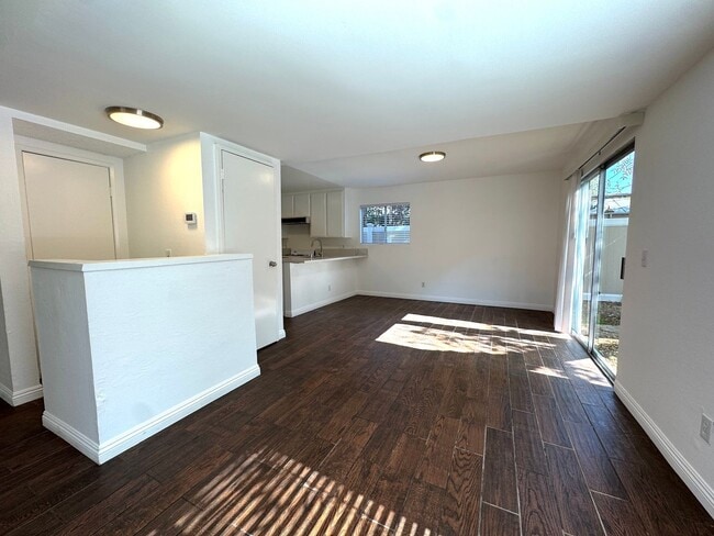 Building Photo - 3 Bedroom House in Sherman Oaks!