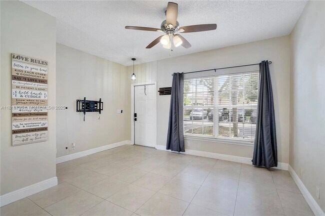 Building Photo - 3120 SW 49th St