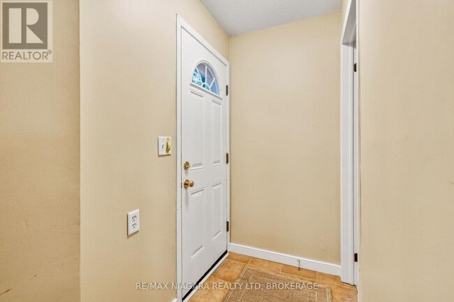 Building Photo - 475 Butler St
