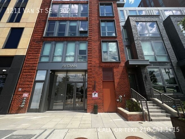 Building Photo - 1211 Van St SE