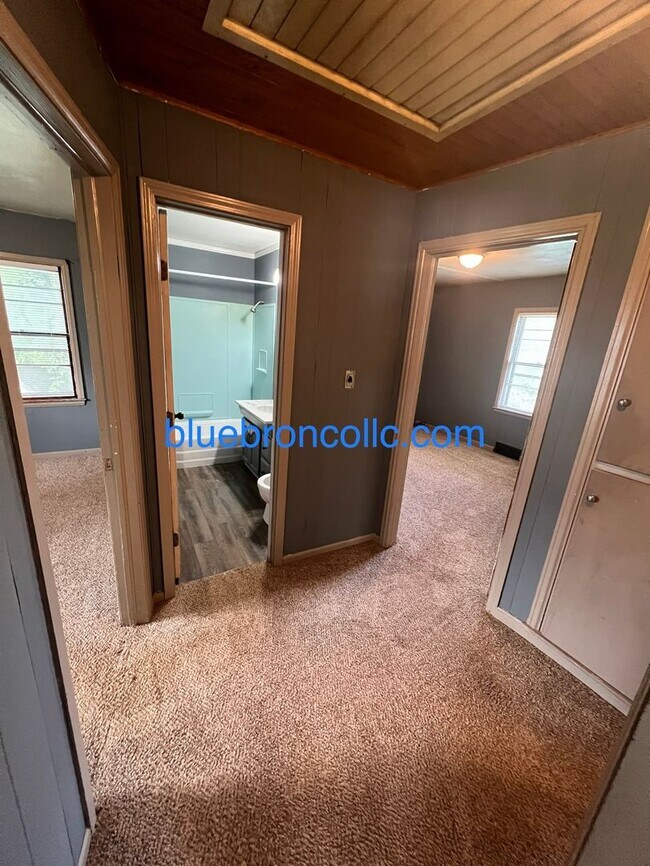 Building Photo - Great price for a cozy home, great access ...