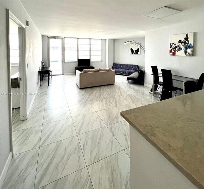Building Photo - 3725 S Ocean Dr