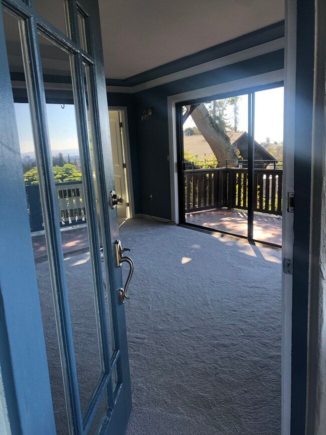 Entry - 28 Panoramic Way