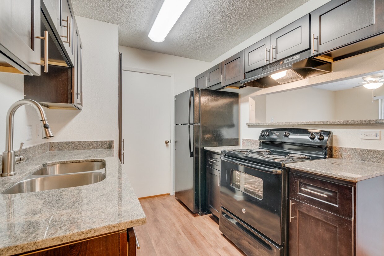 Hunt Club 1001 Fuller Wiser Rd Euless, TX Apartments for Rent in