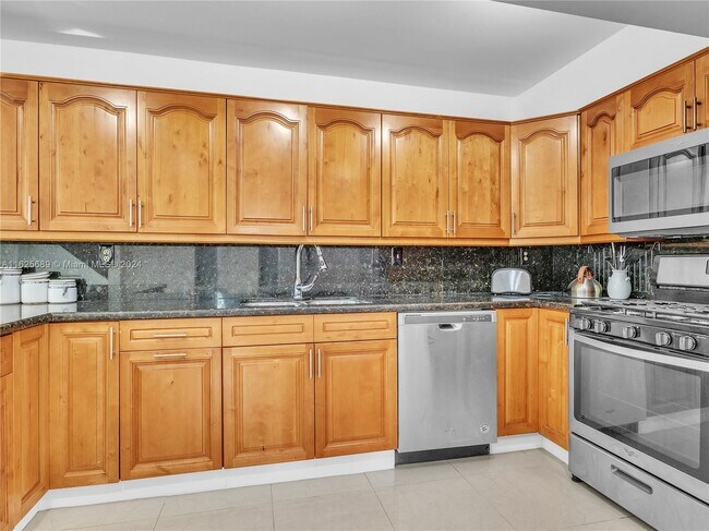 Building Photo - 6211 SW 116th Pl