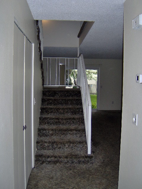 Foto del edificio - Cozy Townhouse! Water Sewer and Garbage Included!