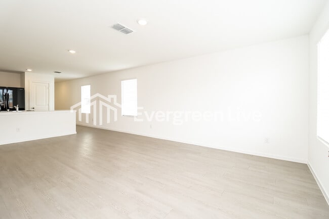 Building Photo - 240 Sycamore Pl