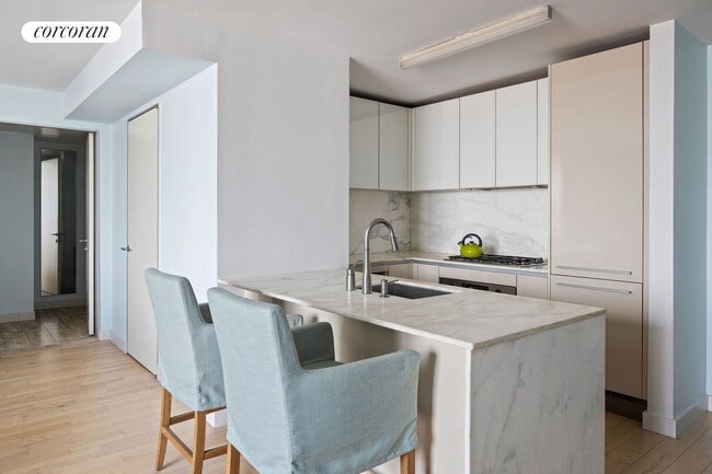 Building Photo - 322 W 57th St