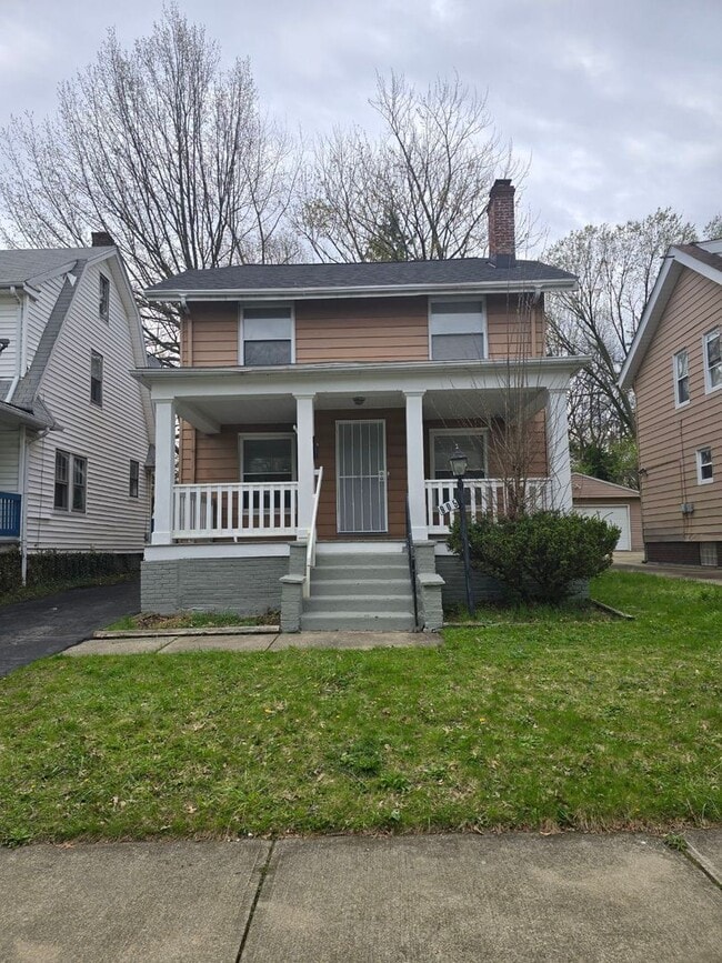 Building Photo - 905 Selwyn Rd