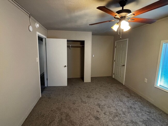 Foto del edificio - Remodeled 3 bed/ 2 bath with a sperate bon...