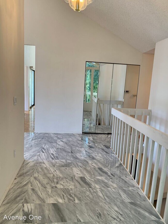 Foto del edificio - 5 br, 3 bath House - 13611 SE 56th Place