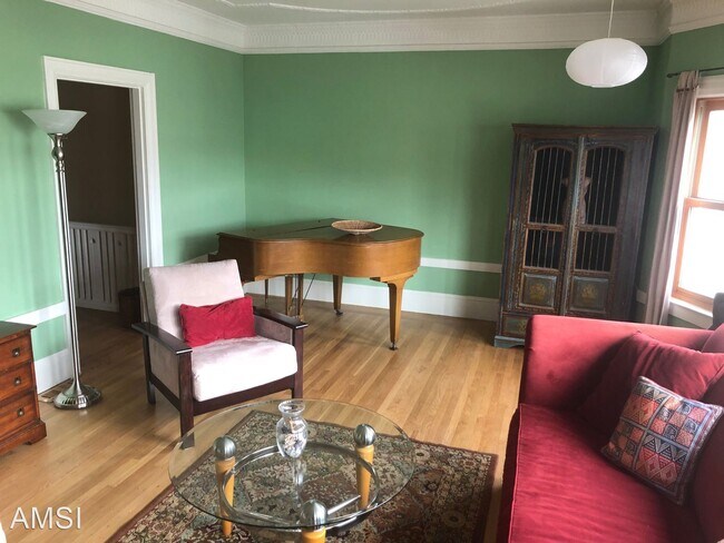 Foto del edificio - 4 br, 2 bath House - 835 40th Ave