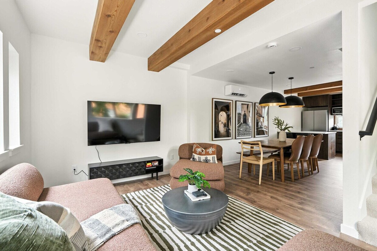 Foto principal - 925 NE 23rd Ave