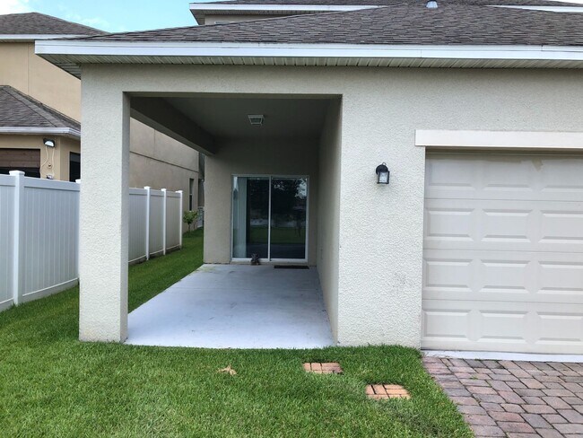 Building Photo - 5 BED / 3 BATH 2 STORY HOUSE ON INDEPENDEN...