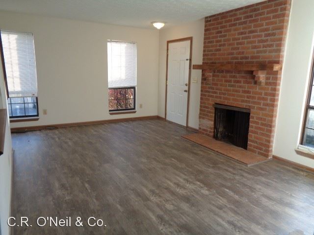 Building Photo - 5267-5277 Brandy Oaks Ln