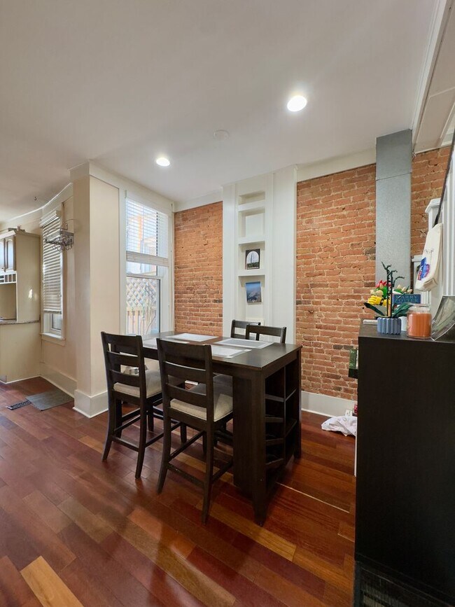 Foto del edificio - Charming 2Bed/2.5Bath in Carroll Camden