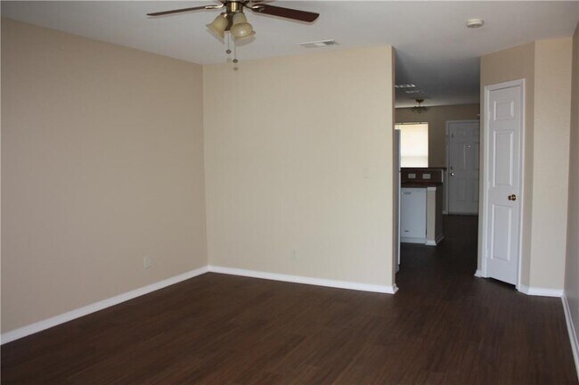 Foto del edificio - 2208 Katy Ln