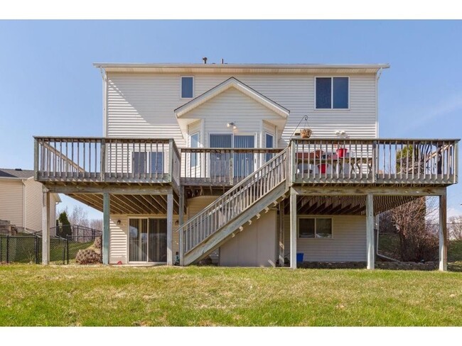 Building Photo - 2142 Groveland Way