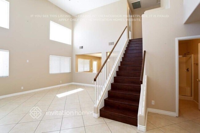 Building Photo - 5910 Red Dawn St
