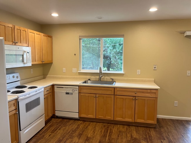 Building Photo - 1846 Twin Lakes Cir