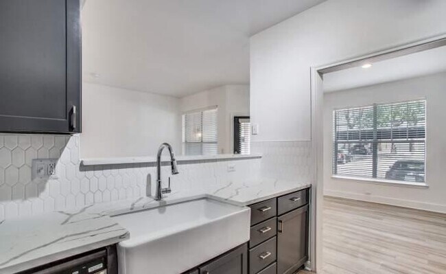 Building Photo - 3 bedroom in Dallas TX 75287