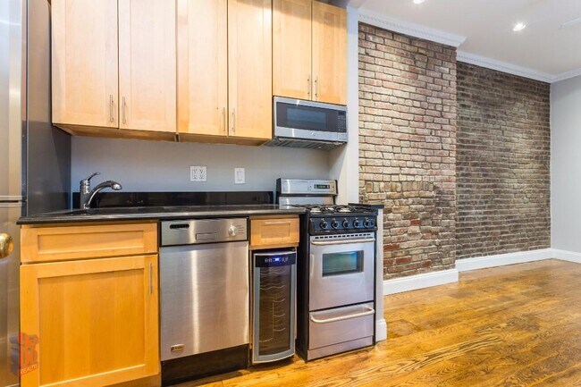 Building Photo - 493 Second Avenue