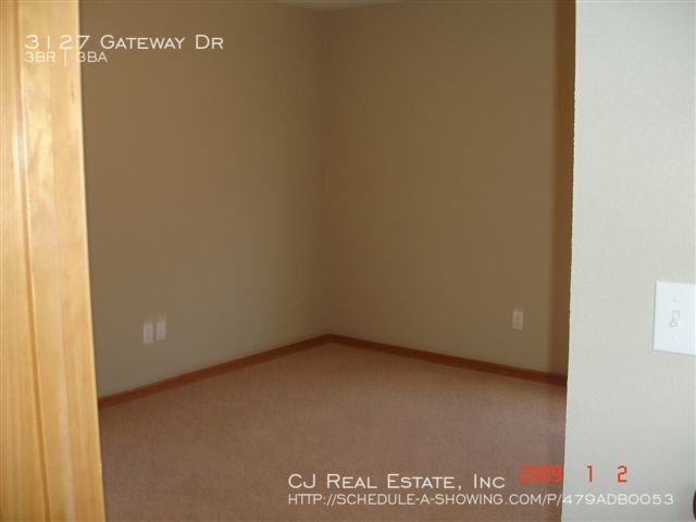 Foto del edificio - 3127 NW Gateway Dr