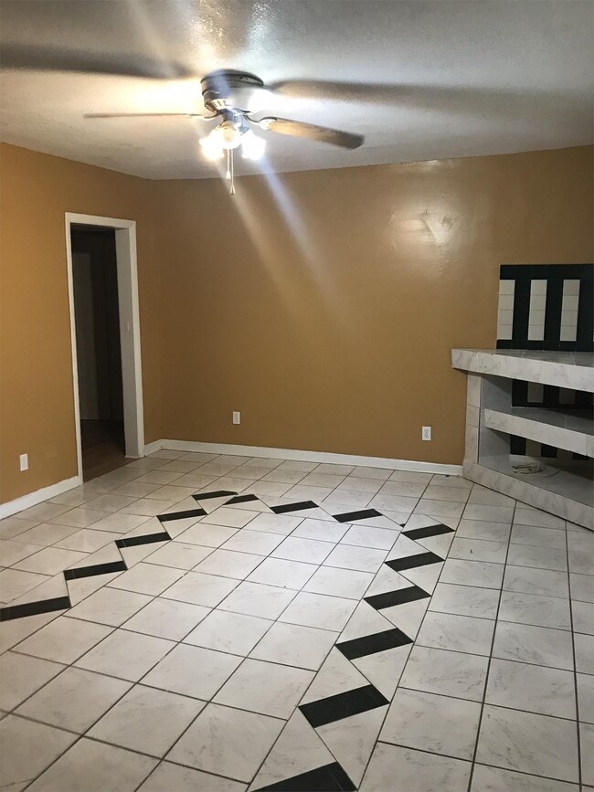 Foto del edificio - 1819 W 10th St