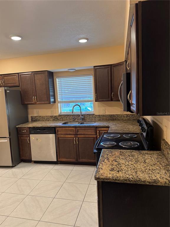 Foto del edificio - 5816 Viking Rd