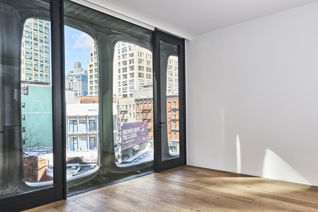 Foto del edificio - 325 W Broadway