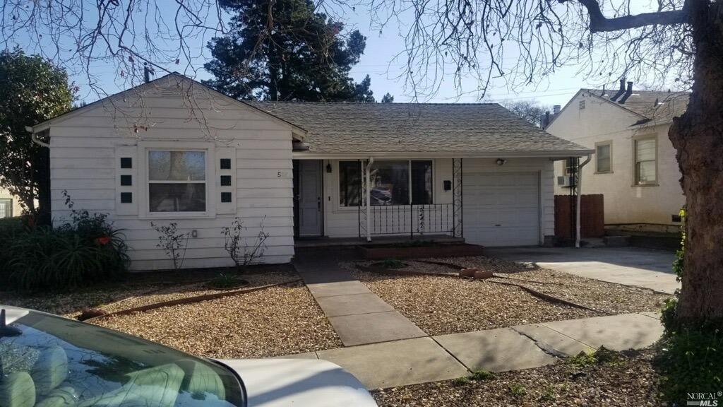 Primary Photo - 566 Russell St