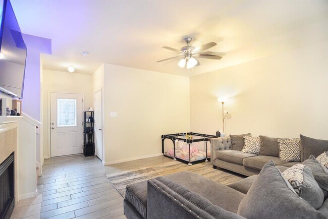 Foto del edificio - 8123 Barnes Ridge Ln