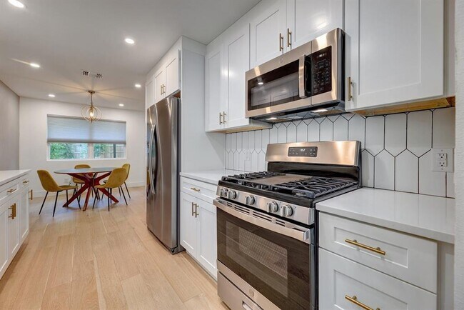Foto del edificio - 1743 Cricket Hollow Dr