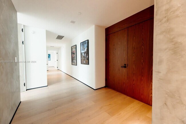 Foto del edificio - 788 NE 23rd St
