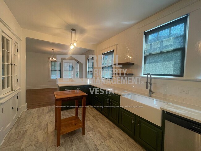 Foto del edificio - 1031 Adams St