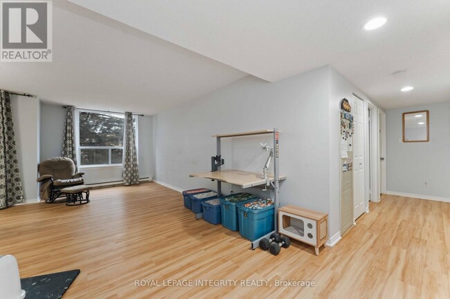 Building Photo - 215 Parkdale Ave