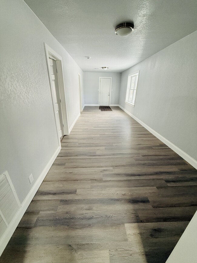 Building Photo - 1713 Maple St