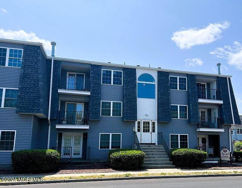 Primary Photo - 98 Beachway Ave