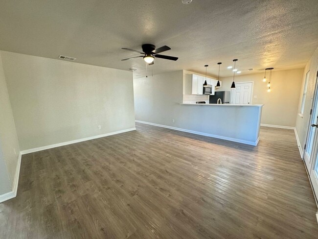 Building Photo - 1001 Ronstan Dr